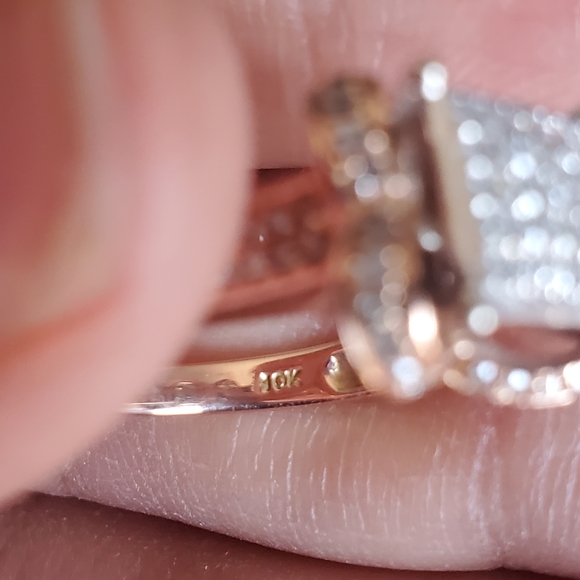 10k gold ring with natural diamonds - Picture 10 of 16